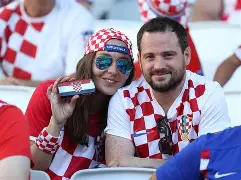 比分胶着的比赛引发球迷热情高涨(比分是啥) 比分胶着的比赛引发球迷热情高涨(比分是啥)