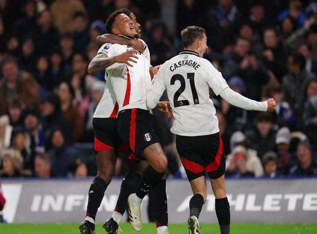 包含富勒姆客场风光,逆袭取得意外胜利的词条 包含富勒姆客场风光,逆袭取得意外胜利的词条