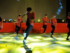 激情四射！体育界最令人瞩目的比赛引发热烈讨论(激昂体育)